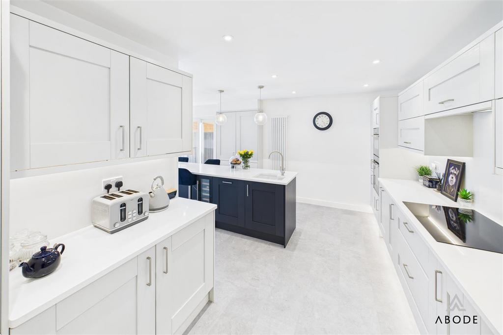 CAM04913 G0-PR0082-STILL019.jpg