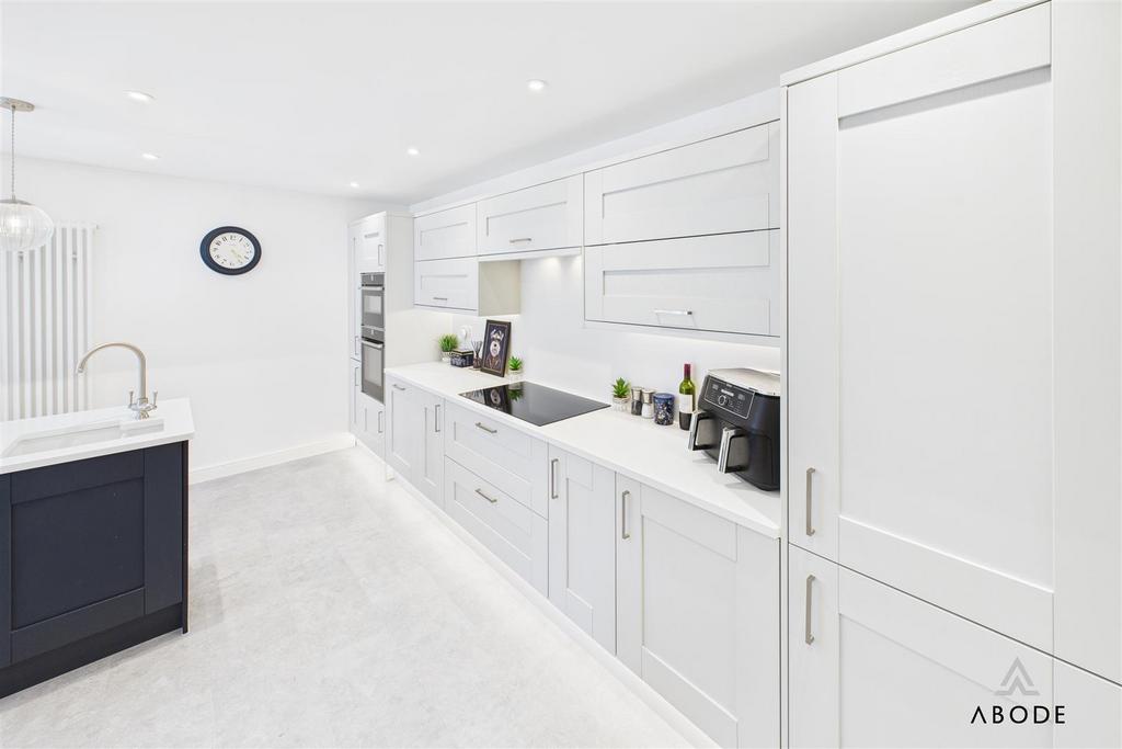 CAM04913 G0-PR0082-STILL020.jpg