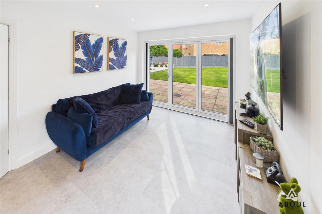 CAM04913 G0-PR0082-STILL022.jpg