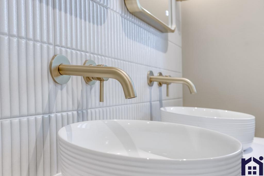 En suite to master