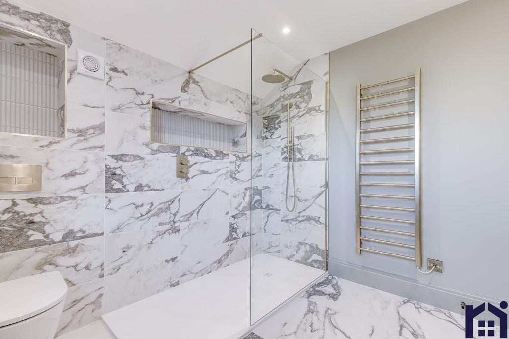 En suite to master