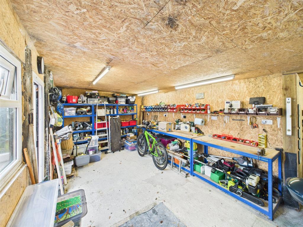 Garage/Workshop