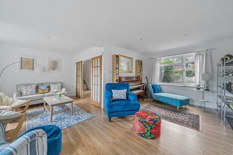 1 Alison Close, Woking, GU21 4BT