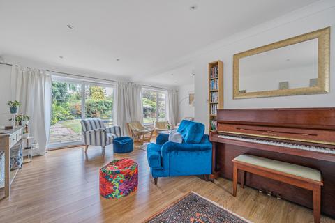 1 Alison Close, Woking, GU21 4BT