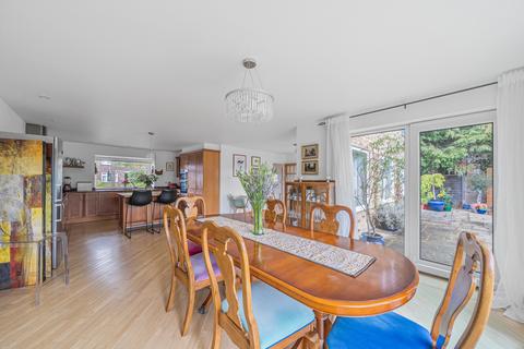1 Alison Close, Woking, GU21 4BT
