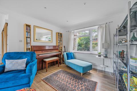 1 Alison Close, Woking, GU21 4BT