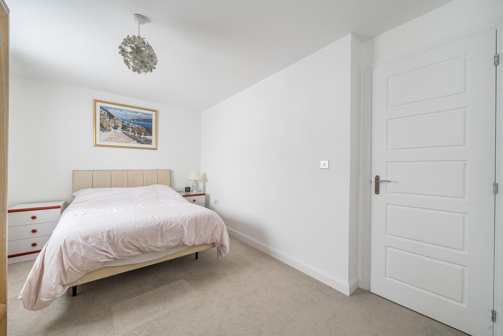 1347808-3-68c169d67cac9-ARW