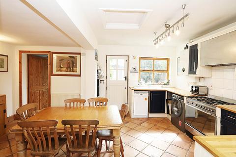 undefined, Pangbourne, Berkshire - Walk to shops,amenities &  train to London