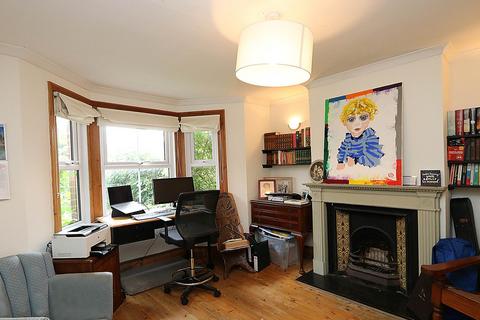 undefined, Pangbourne, Berkshire - Walk to shops,amenities &  train to London