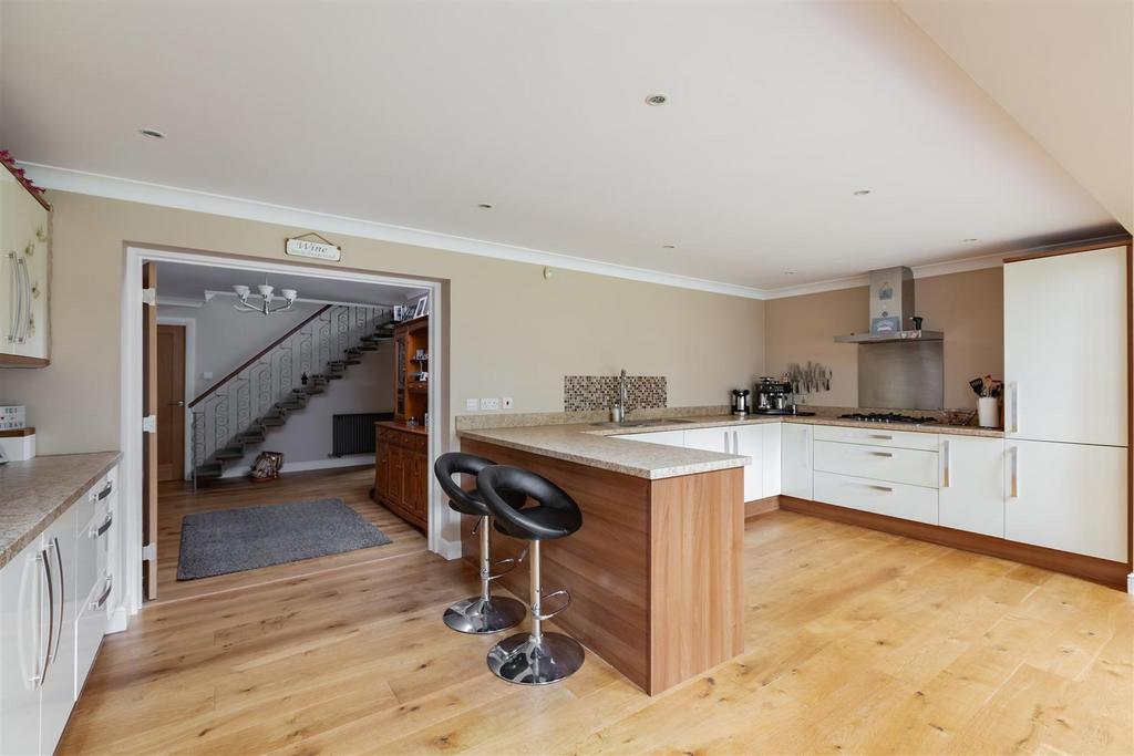 Kitchen/Breakfast Area