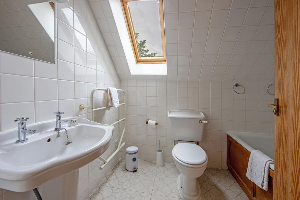 1 Z6 E1046 Duart Toilet