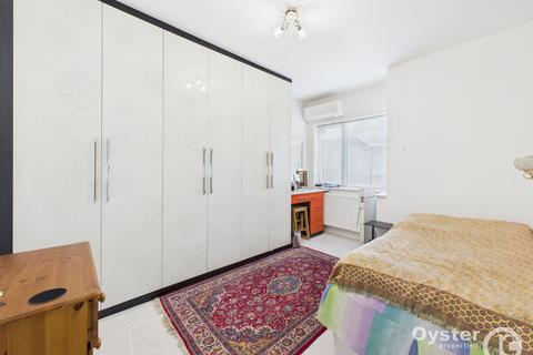 15 Kenneth Gardens, Stanmore, HA7 3SA