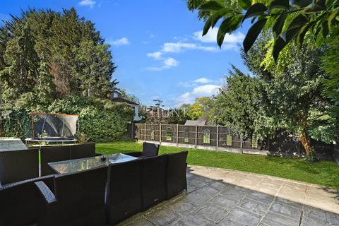 undefined, High Road, Chigwell, IG7