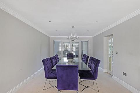 undefined, High Road, Chigwell, IG7