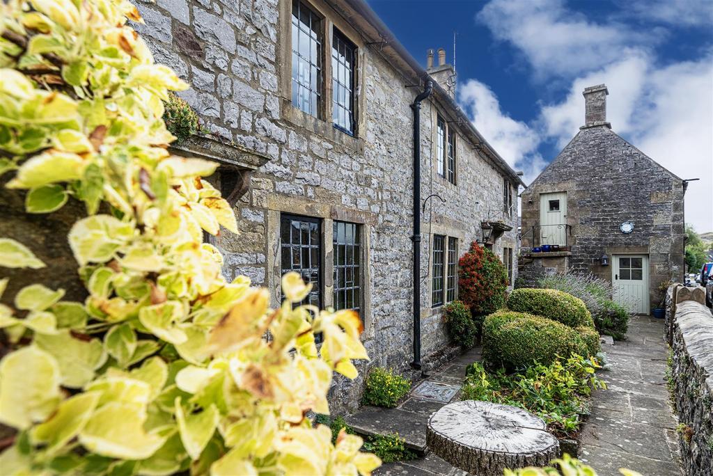 2 Thatchers & Annex front garden.jpg