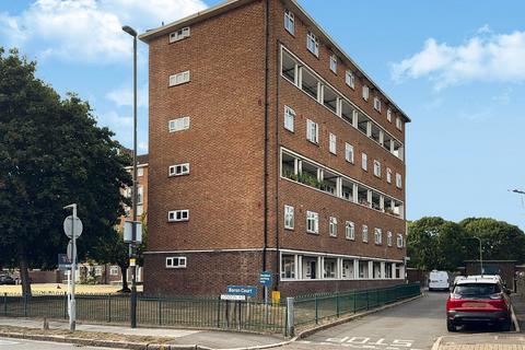 undefined, London Road, Mitcham, CR4