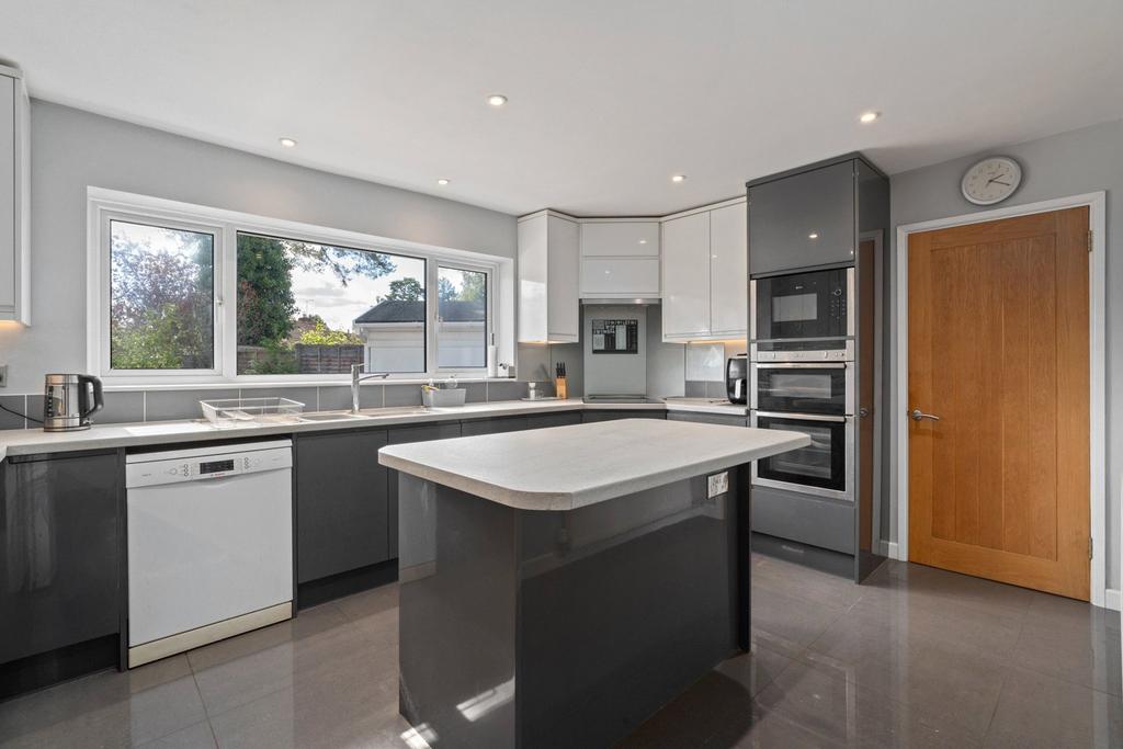 Kitchen/Breakfast Rm