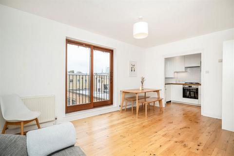 6 Oakley Yard, London, E2 6DU