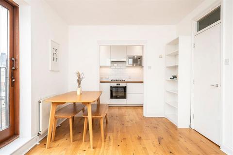 6 Oakley Yard, London, E2 6DU