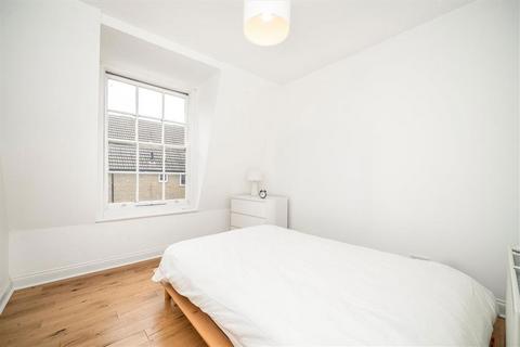 6 Oakley Yard, London, E2 6DU