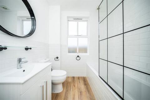 6 Oakley Yard, London, E2 6DU