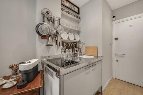 Studio to rent, Prince Albert Road, St Johns Wood, London, NW8