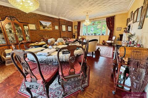 6 bedroom detached house for sale, 27 Bryn Coed, St Asaph, LL17 0DQ