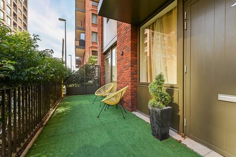 3 bedroom flat for sale, Cavendish Square, Docklands, London, E16