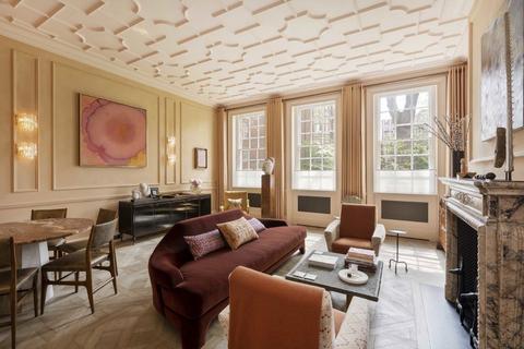 2 bedroom flat for sale, Mount Street, London W1K