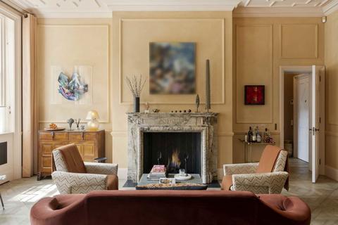 2 bedroom flat for sale, Mount Street, London W1K