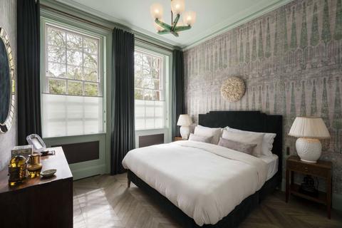 2 bedroom flat for sale, Mount Street, London W1K