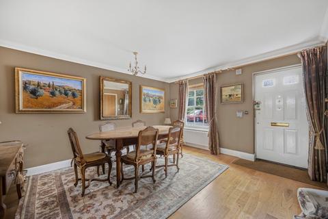 9 Bingham Close, Cirencester, GL7 1BG