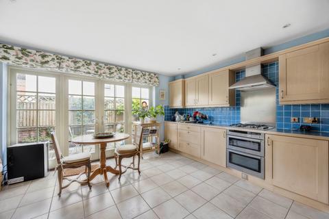 9 Bingham Close, Cirencester, GL7 1BG