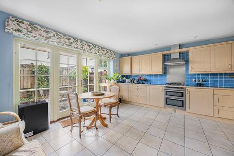 9 Bingham Close, Cirencester, GL7 1BG