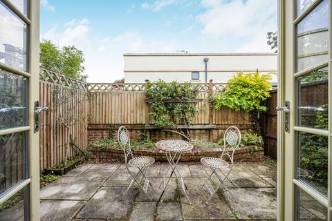 9 Bingham Close, Cirencester, GL7 1BG