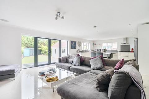 11 Broadway Road, Lightwater, GU18 5SL