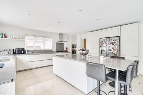 11 Broadway Road, Lightwater, GU18 5SL