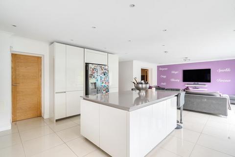 11 Broadway Road, Lightwater, GU18 5SL