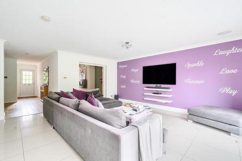 11 Broadway Road, Lightwater, GU18 5SL