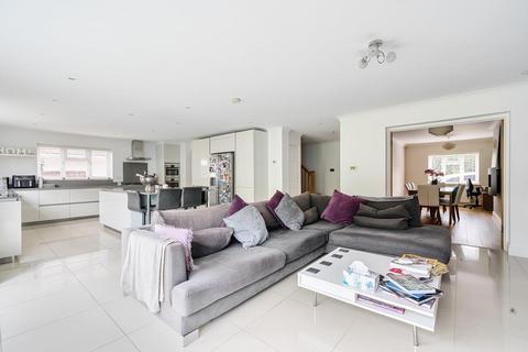 11 Broadway Road, Lightwater, GU18 5SL