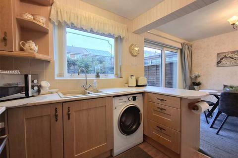 3 bedroom semi-detached house for sale, Barrett Close, Kidderminster, Worcestershire, DY10
