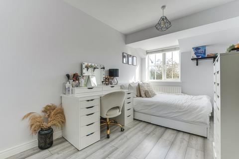 3 Britten Road, Shefford, SG17 5SD