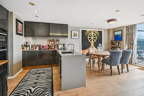 2 bedroom penthouse to rent, Farm Lane, London