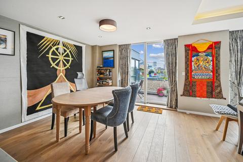 2 bedroom penthouse to rent, Farm Lane, London
