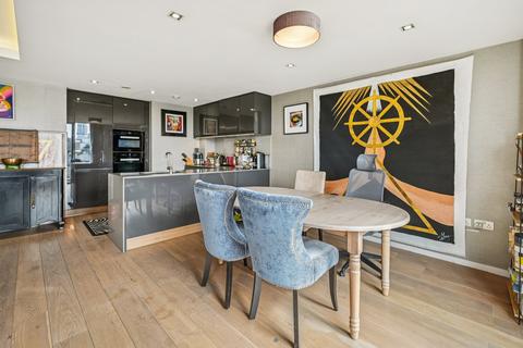 2 bedroom penthouse to rent, Farm Lane, London