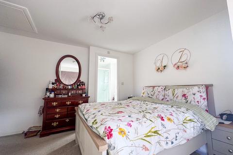 1 Pear Tree Leaze, Patchway, Bristol, BS34 5SZ