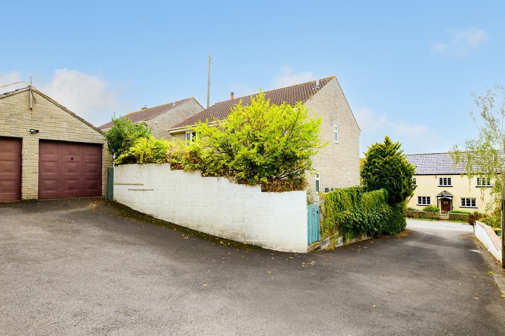 Driveway/Garage