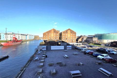 undefined, Provender, Gloucester Docks