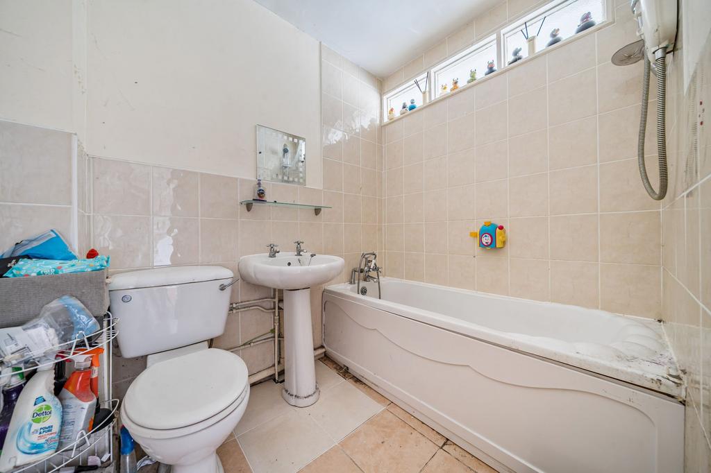 Bathroom W.C (1)