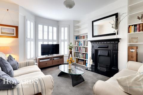 3 bedroom terraced house for sale, London Road South, Lowestoft